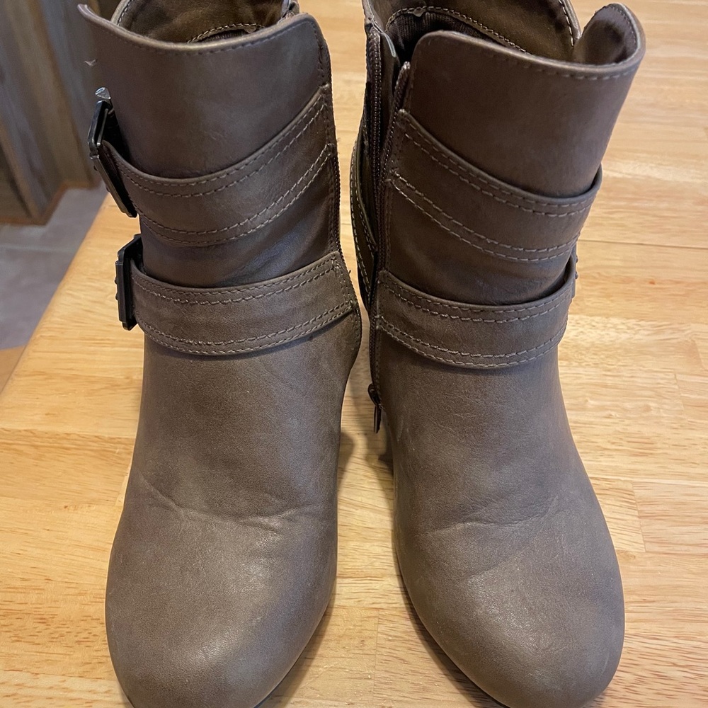 Heel booties